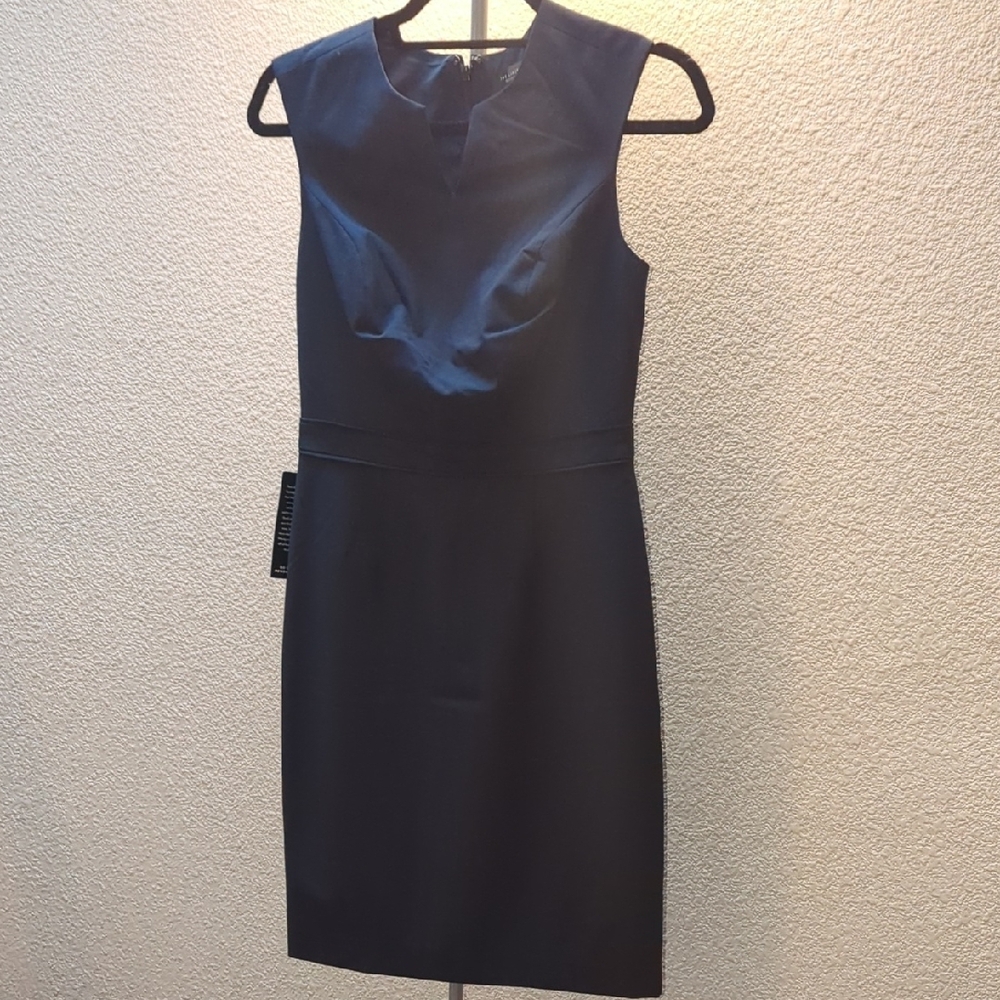 Elegant Navy Blue Sleeveless Dress